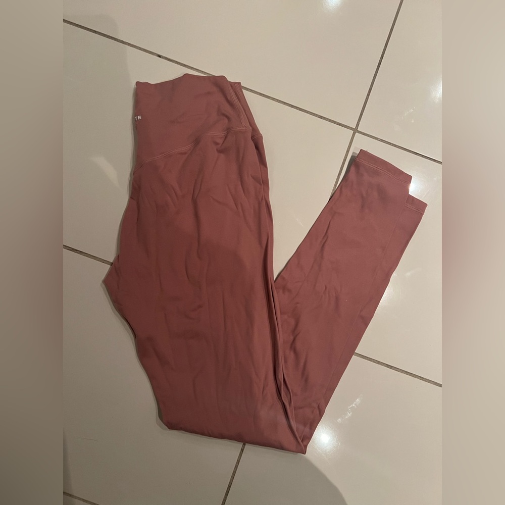 Alphalete Legging